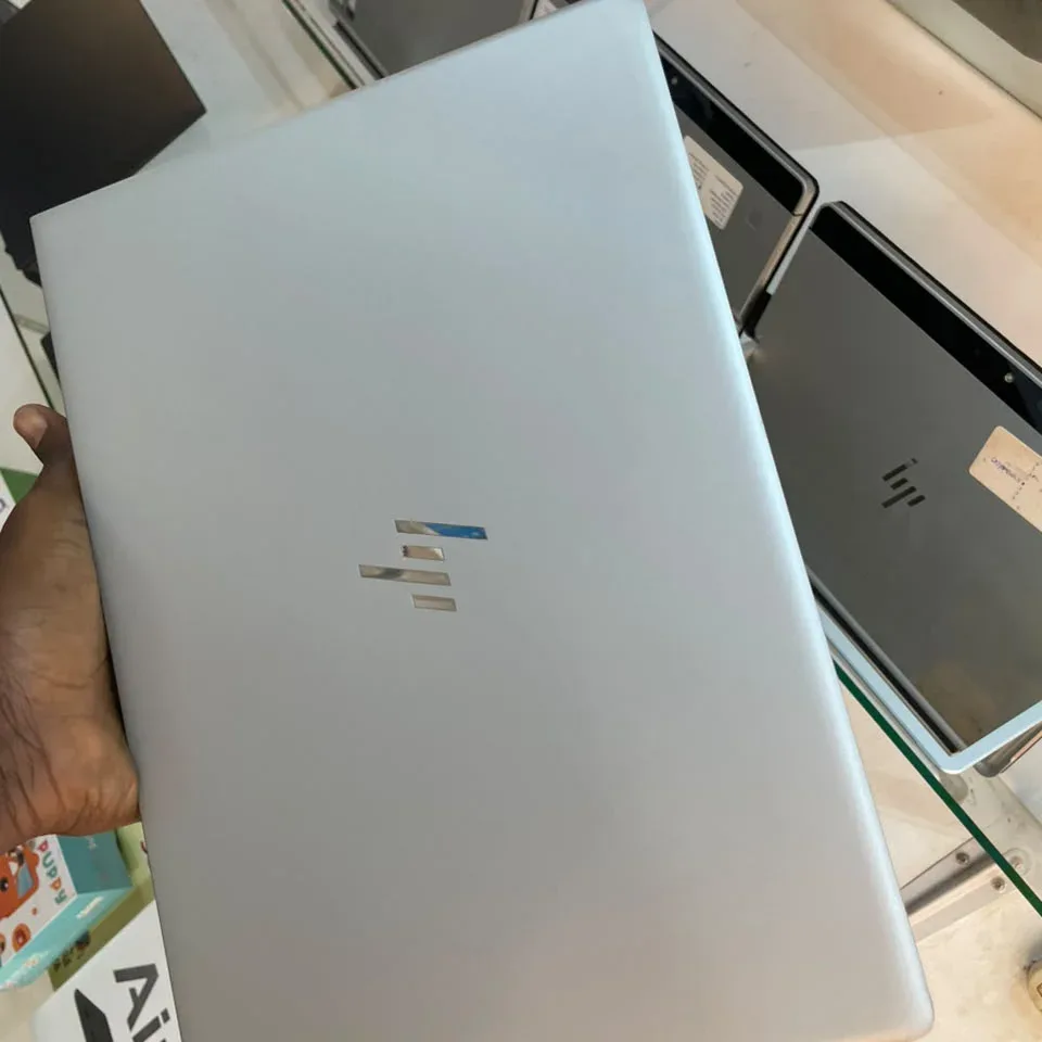 HP Elitebook 840 G6
Core i5